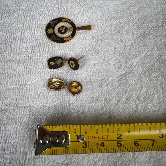 Vintage Black and Gold Enamel Pendant & Earring Set - Estate Sale Find - Picture 5 of 6